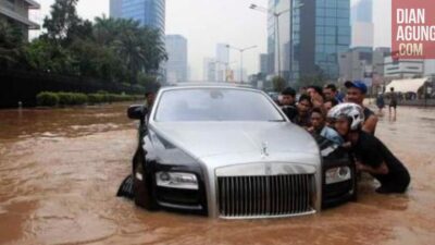 Banjir Melanda, Ini Tips Berkendara yang Wajib Diingat