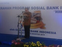 Gubernur BI Serahkan Bansos ke Warga Balikpapan