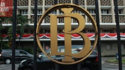 Pelemahan Rupiah Dipicu Pernyataan BI, Kurs Jadi Rp15.400/USD