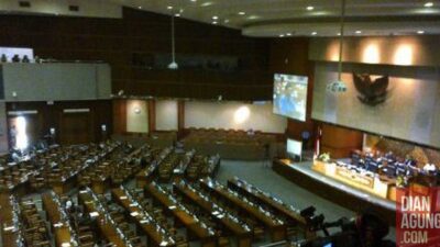 Pelemahan Rupiah: DPR Akui Di Luar Kendali