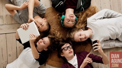 Smartphone Remaja Lupa Lebih Sering